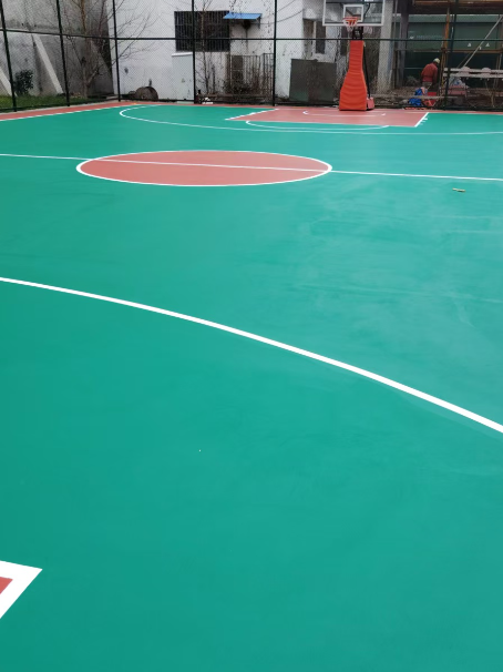 淇滨 球场长期使用易出现地面开裂